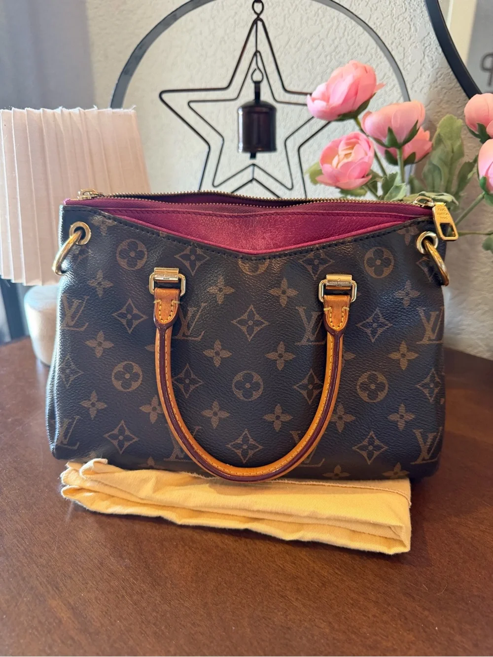 Louis Vuitton Pallas BB - Fuchsia interior